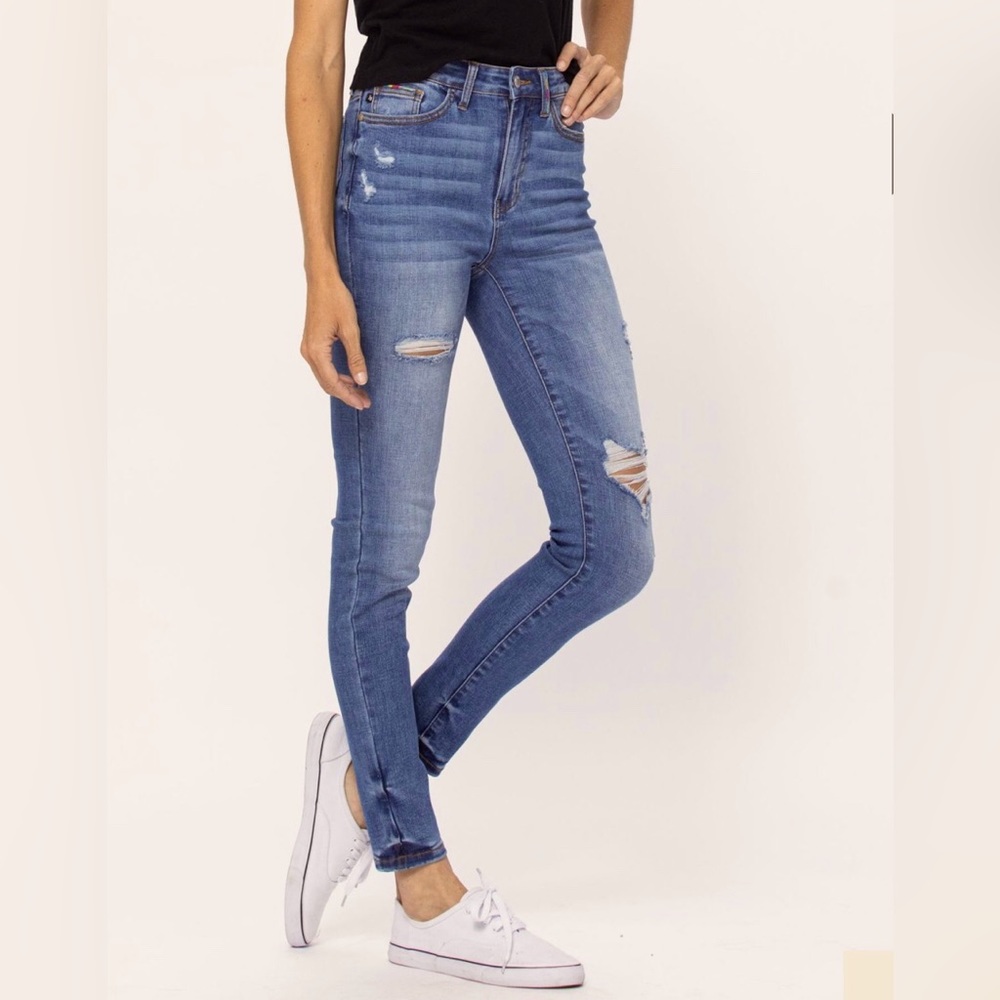 🆕 Judy Blue Multi Color Embroidery Pocket Skinny Jean